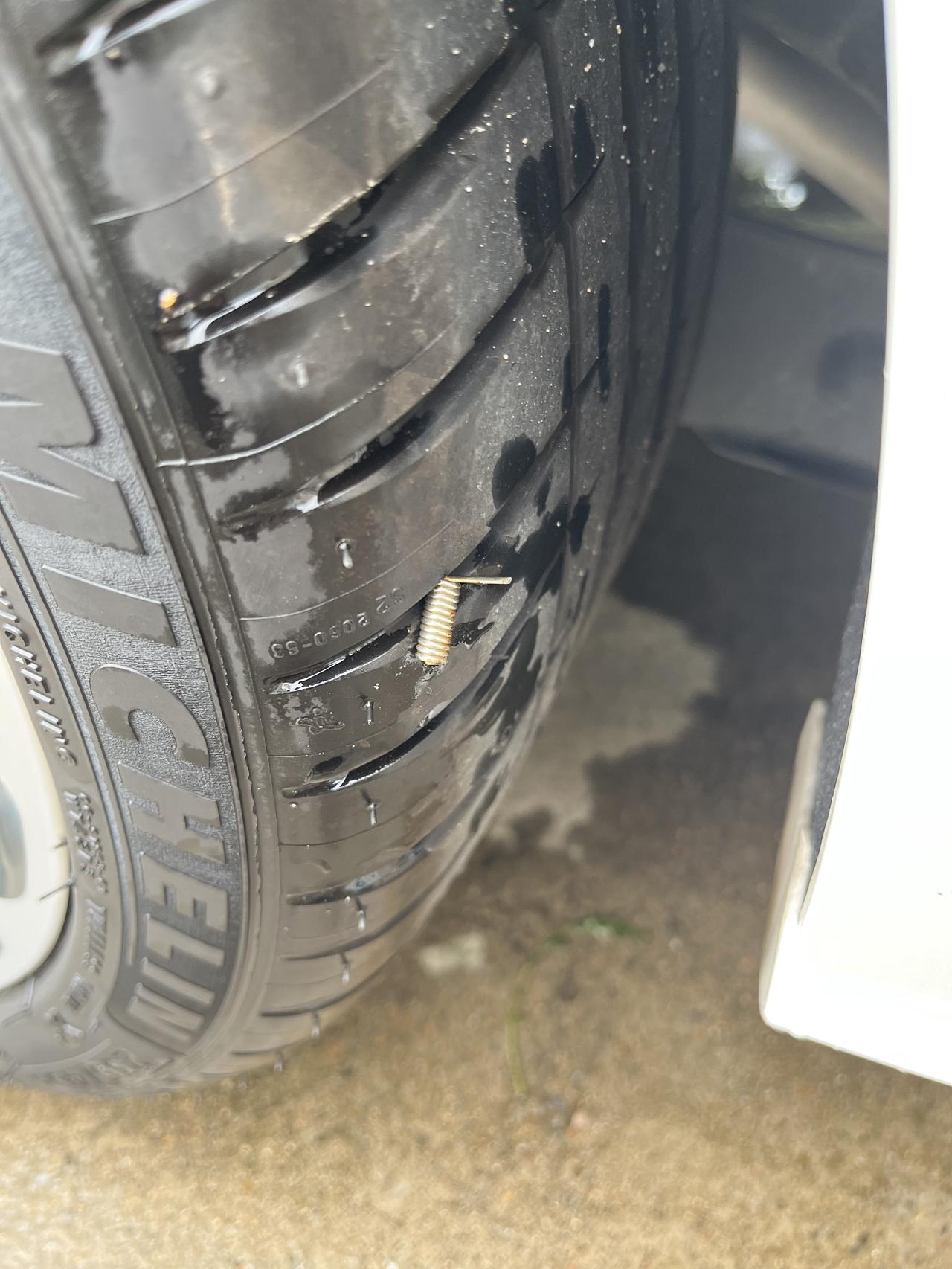 福特福克斯 车胎被扎了，这么小一个钉钉要补胎吗？会有一丁丁的漏气