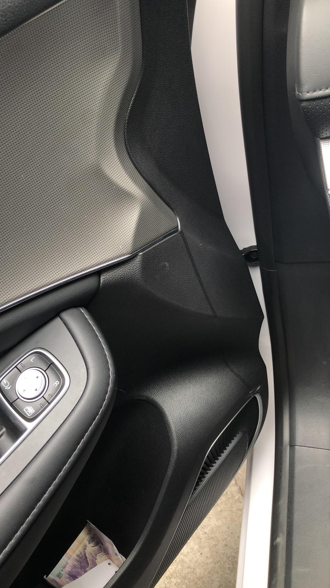 荣威RX5 MAX 1.5t 自动豪华版 高速100 a柱和驾驶位门一侧 就有风声 是怎么回事啊？