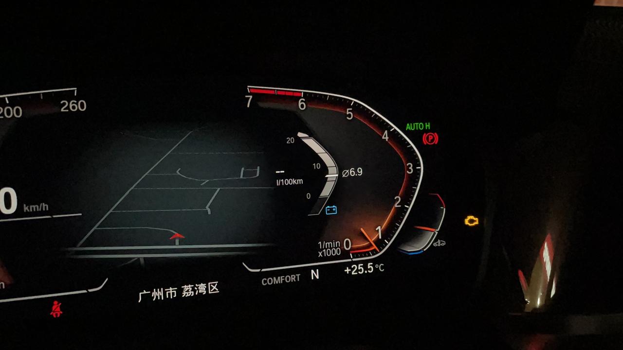 宝马3系 新车才2000公里，发动机故障灯就亮了，其他一切正常，什么回事