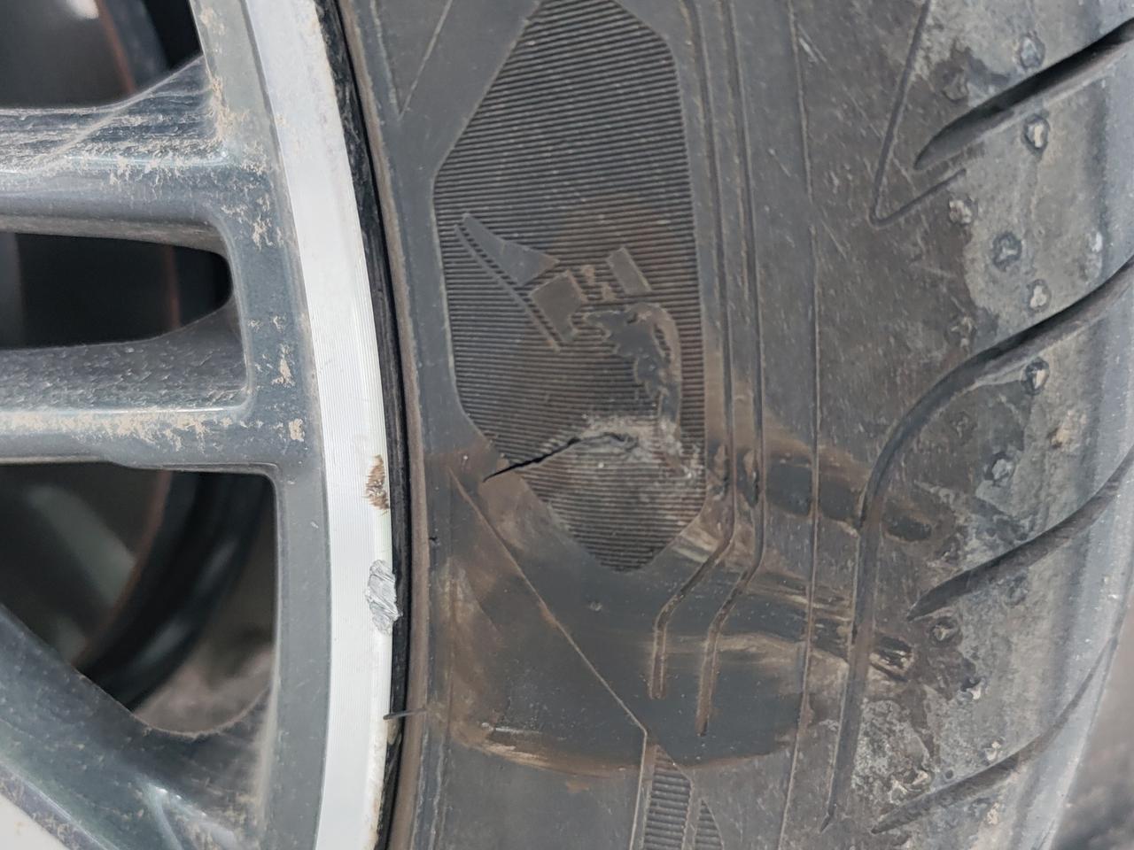 吉利星瑞 轮胎被擦出个裂缝这对安全有影响？应该怎么处理 