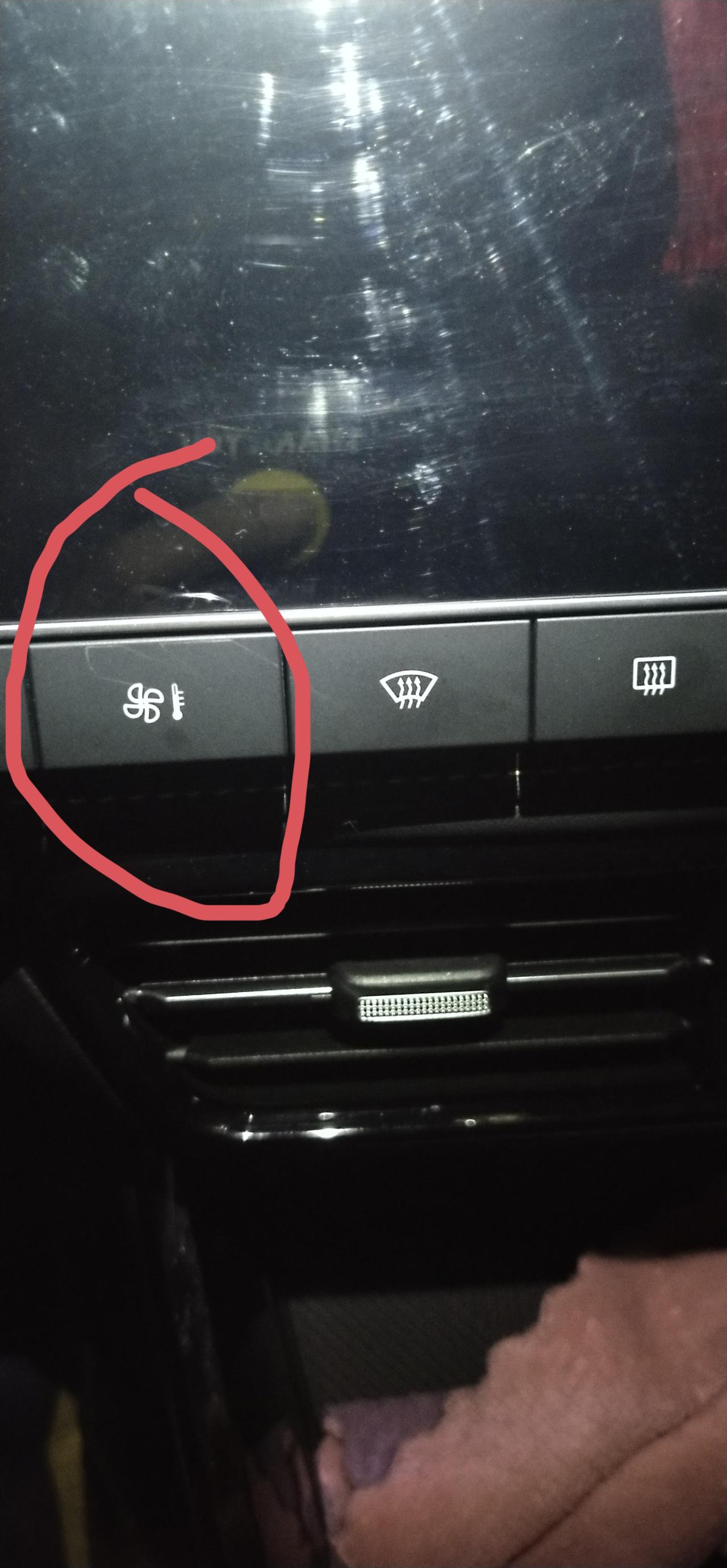 荣威i5 问一下各位车友，这个图片是什么功能，按了几次也不亮灯，是后视镜加热吗，别的按键按一下都会亮，就它不亮????