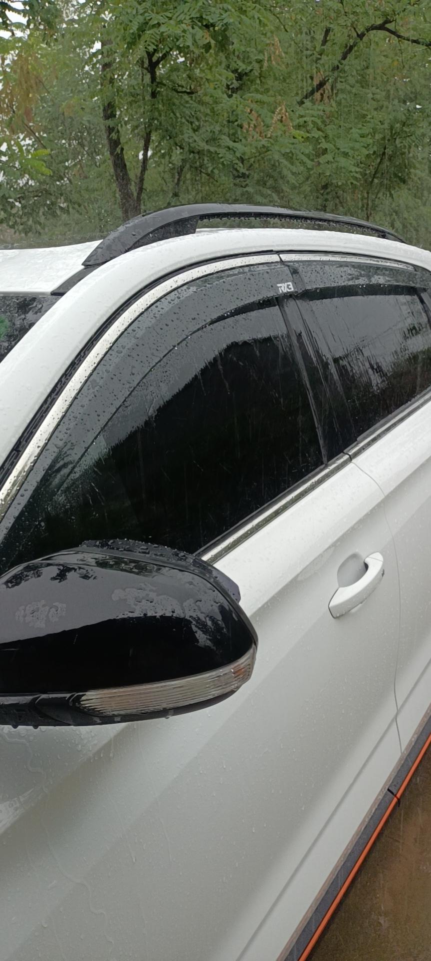 荣威RX3 最好不要装晴雨这款车不支持车窗是贴膜的容易把膜解开，实验过了现在已经去掉了，有没有知道膜解开了用什么胶粘