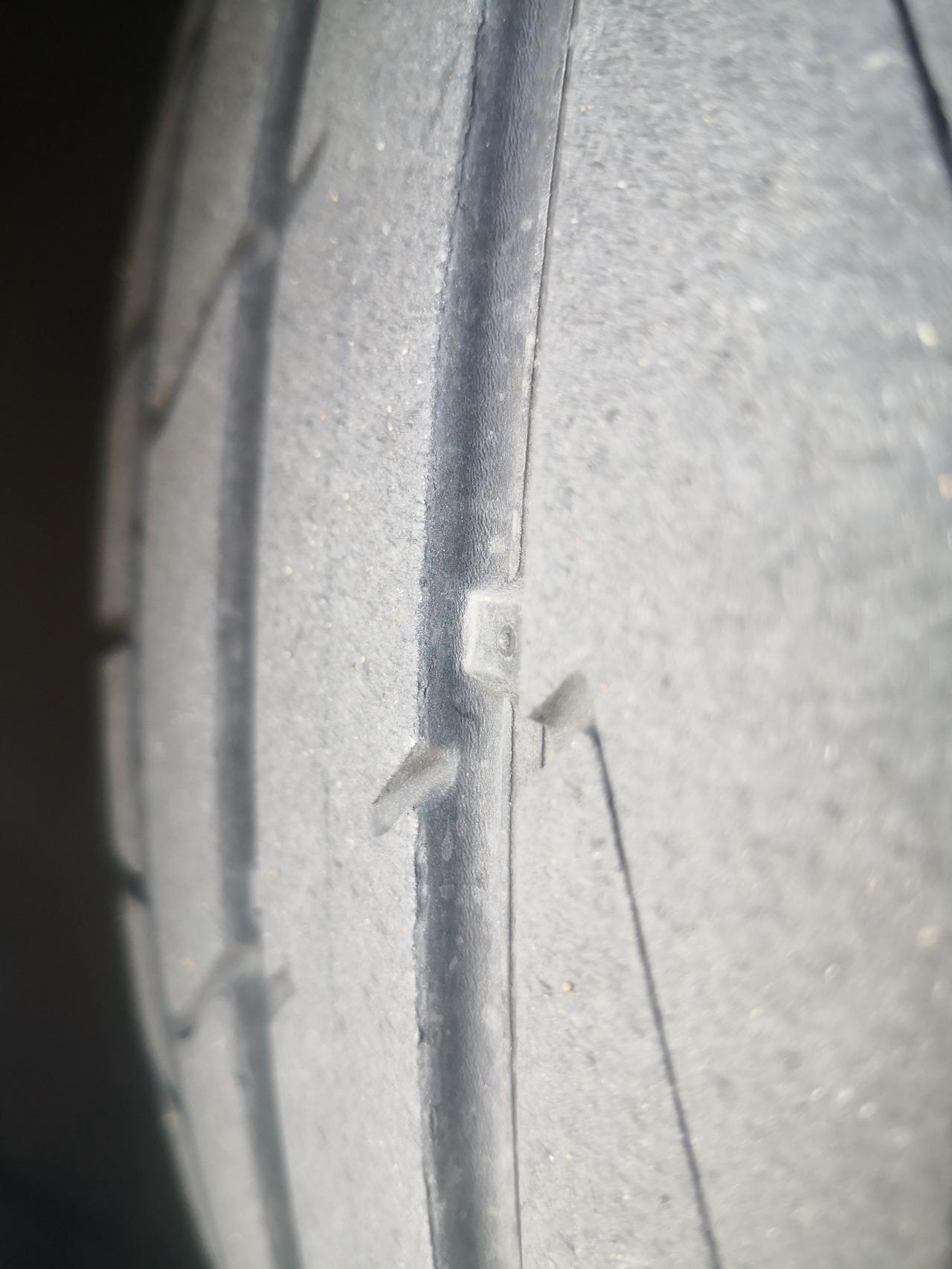 奥迪A4L 1.3万公里轮胎磨损到这程度正常吗