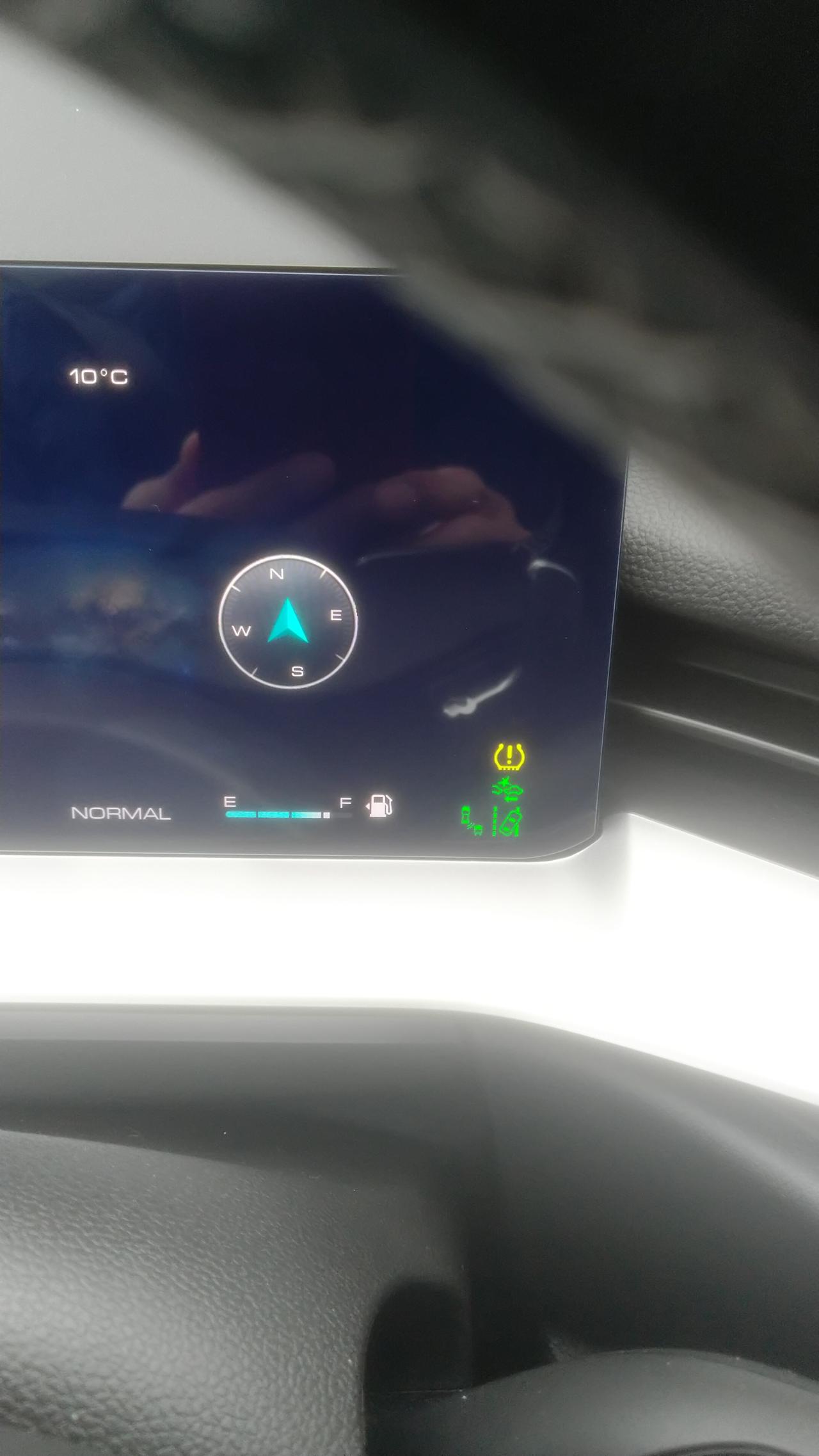 弗H6 ，车子上一直亮车胎报警灯，但是手机智家app显示胎压正常，这是为什么