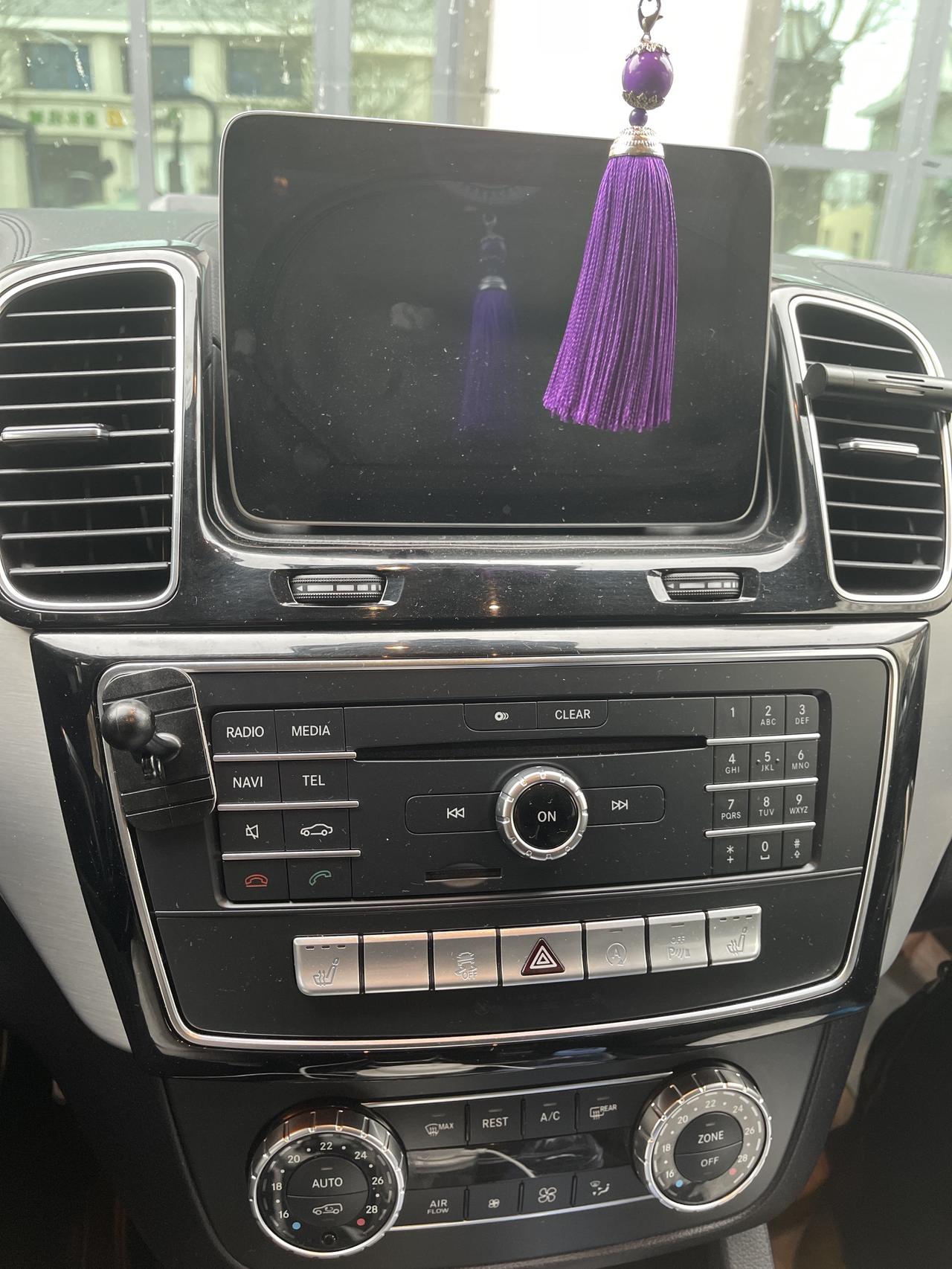 奔驰GLE轿跑 请问2017款gle450amg4matic车型的中控屏有改装新款的吗？