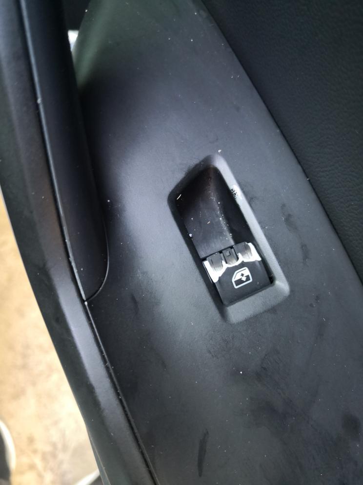 大众速腾 右前车窗按钮可以单独换吗，需要拆门板内衬吗，多少钱