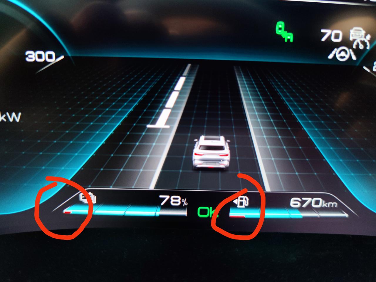 比亚迪宋PLUS DM-i 仪表盘上的这两根红线是什么意思？代表什么？