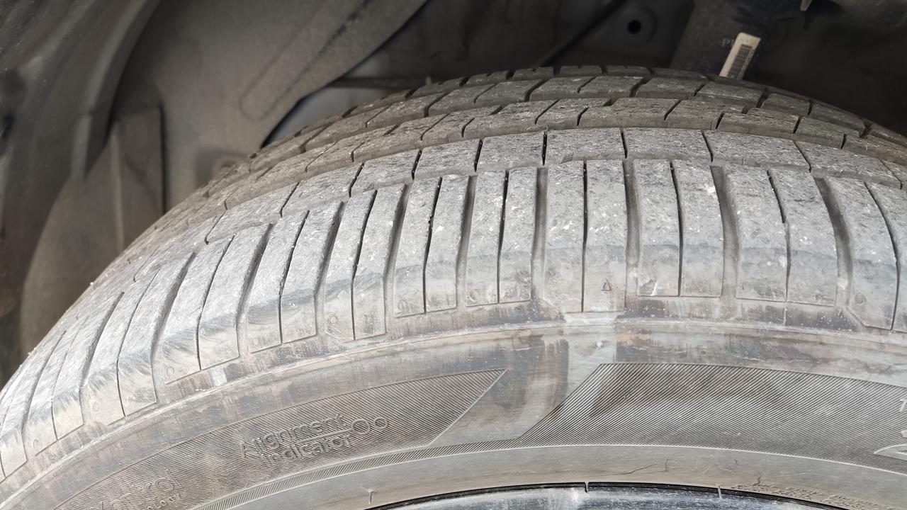 弗H6 开了一年，目前两万公里，轮胎这种磨损正常吗？磨到什么程度需要更换