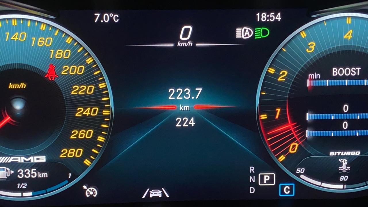 奔驰GLC AMG 问个问题晚上车灯自动模式下，往外推（车窗方向）远光灯并没有显示。而在手动模式下（自动模式往右转