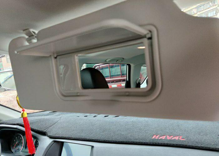 哈弗H6 2019款红标运动版，自动精英型，遮阳板后面的化妆镜有灯，但是灯不亮，这是为啥？