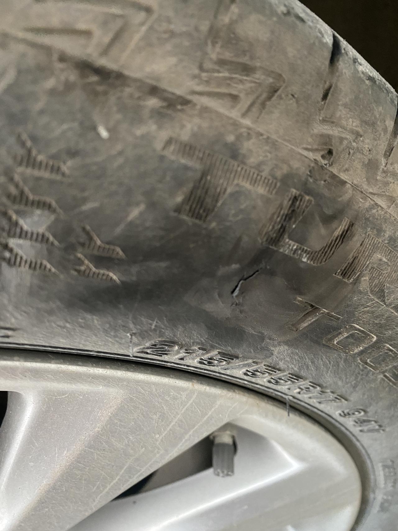 丰田凯美瑞 一年多的轮胎，不小心划了，这个会影响安全