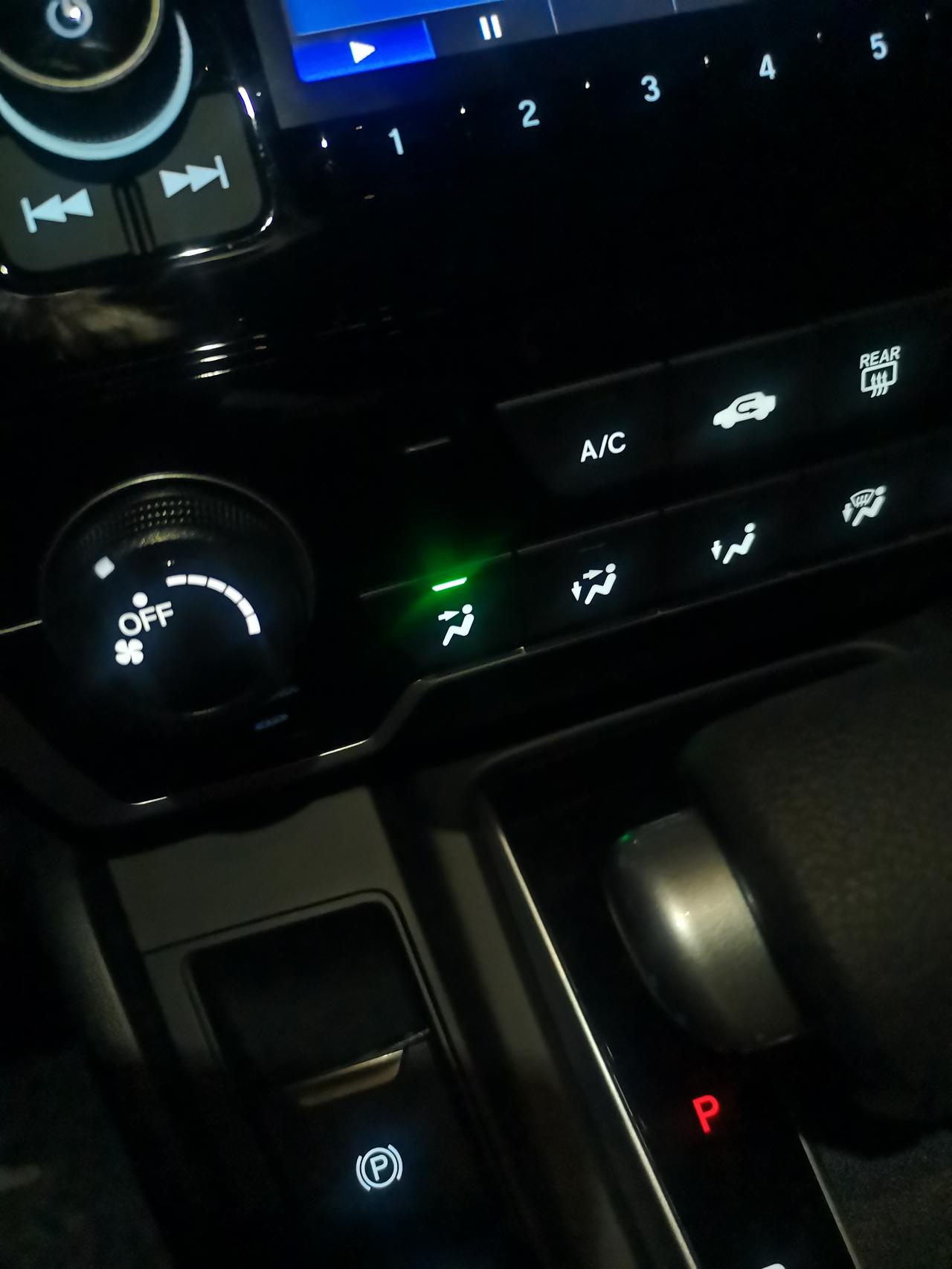 本田CR-V 车通电后这个风口模式绿灯怎么关不掉