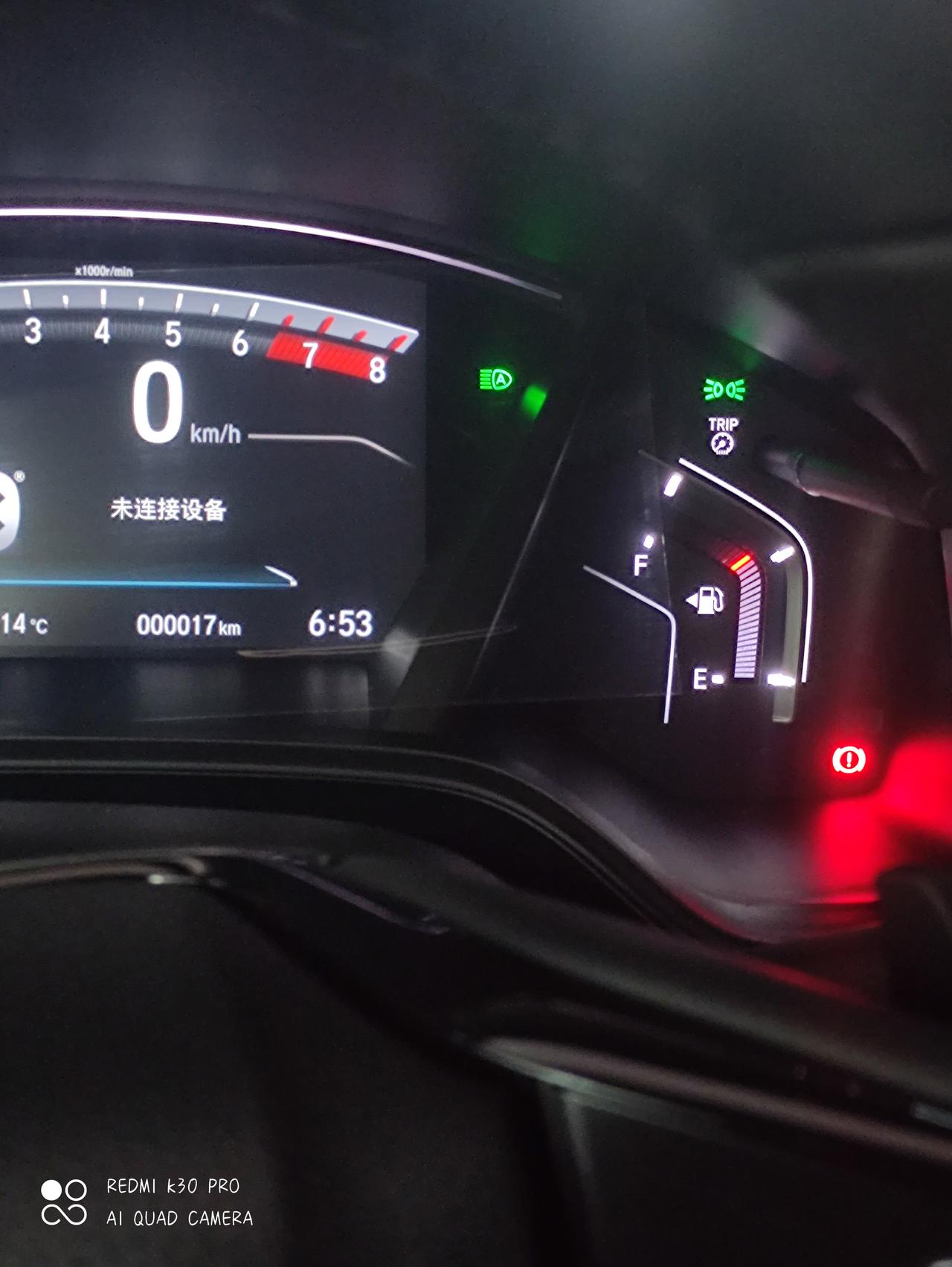 本田CR-V crv的油箱表怎么看，怎么知道有没有加满，油表掉了几格