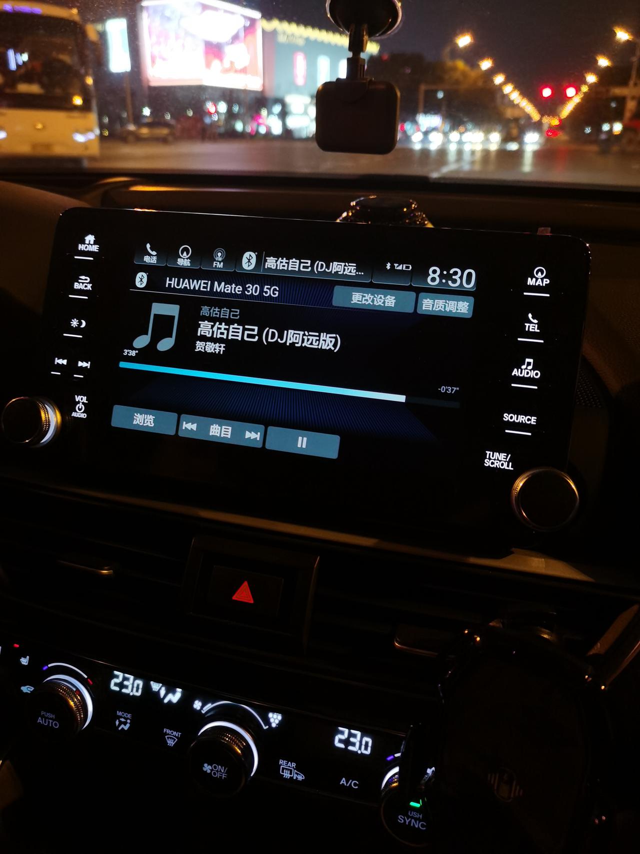 本田英仕派 以前刚买车的时候记得显示屏上显示歌词 现在怎么不显示了