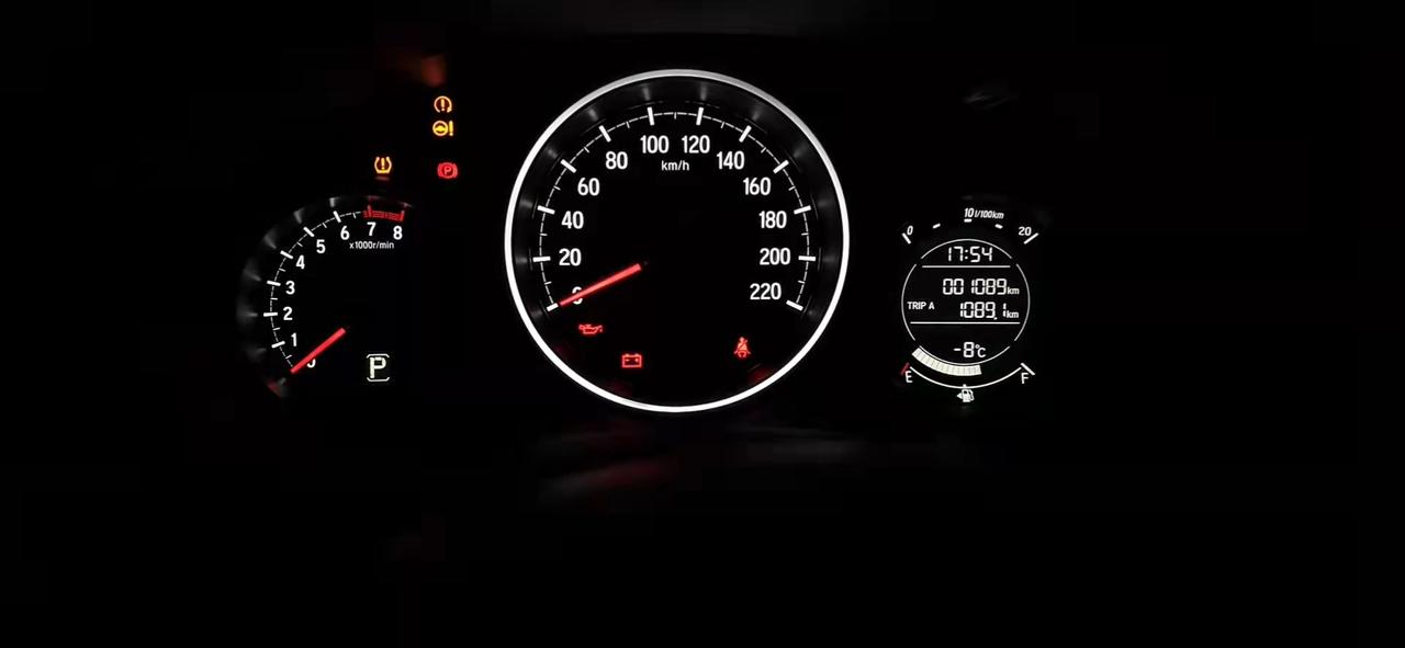 本田XR-V 电子手刹灯一直闪烁，关不了怎么回事？新车1000公里，现在可以肯定的是最后一次加油加油站的油不太好。昨天4