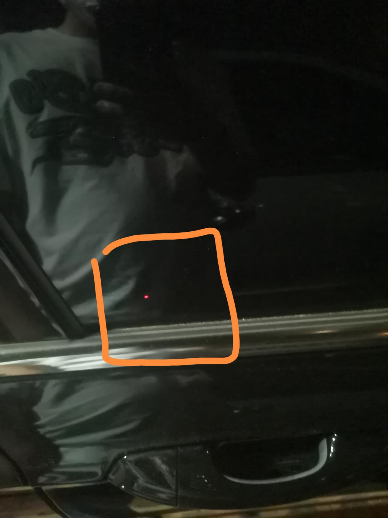 蒙迪欧2020款，锁车后这个车窗小红灯一直亮是正常的吗