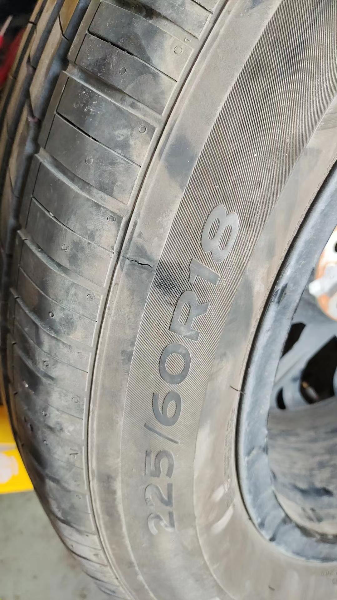 长安CS75 PLUS 我是今年2月份买车长安二代75p目前2500公里轮胎暴胎厂家说过质保期