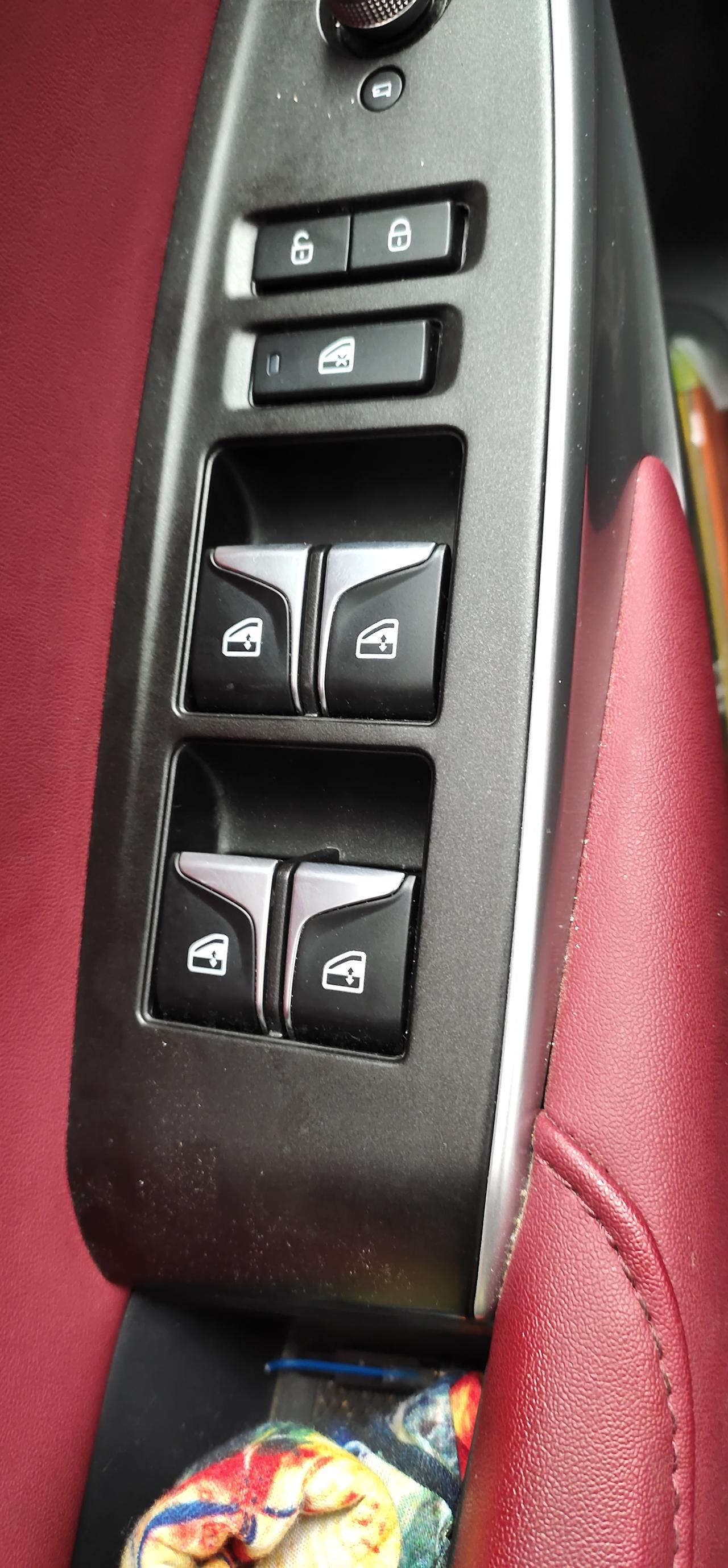 长安CS75 PLUS CS75plus主驾车窗按键开不了车窗，语音开车窗可以开关车窗，是硬件问题还还是系统问题