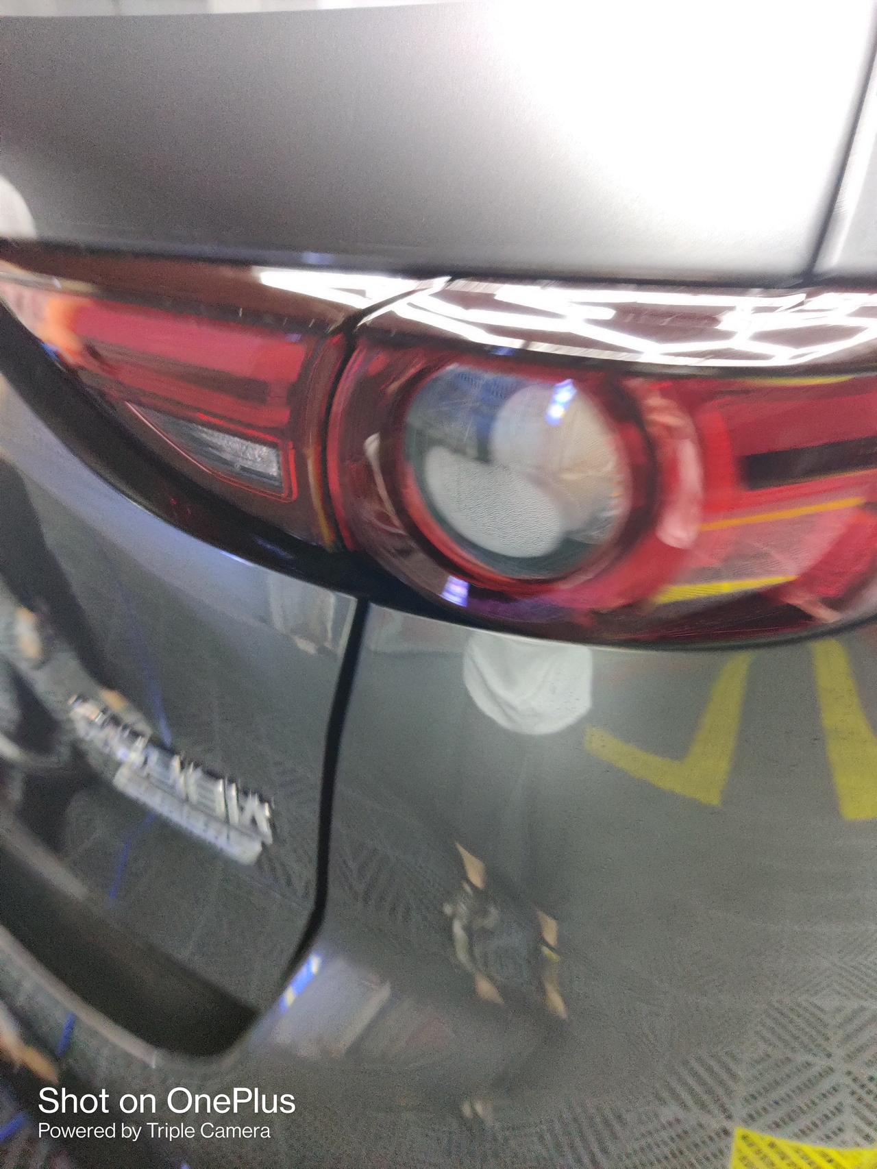 马自达CX-5 有尾灯起雾的情况？图一是洗完车后洗车店告诉的，右尾灯。图二，图三是地下车库出来左右尾灯