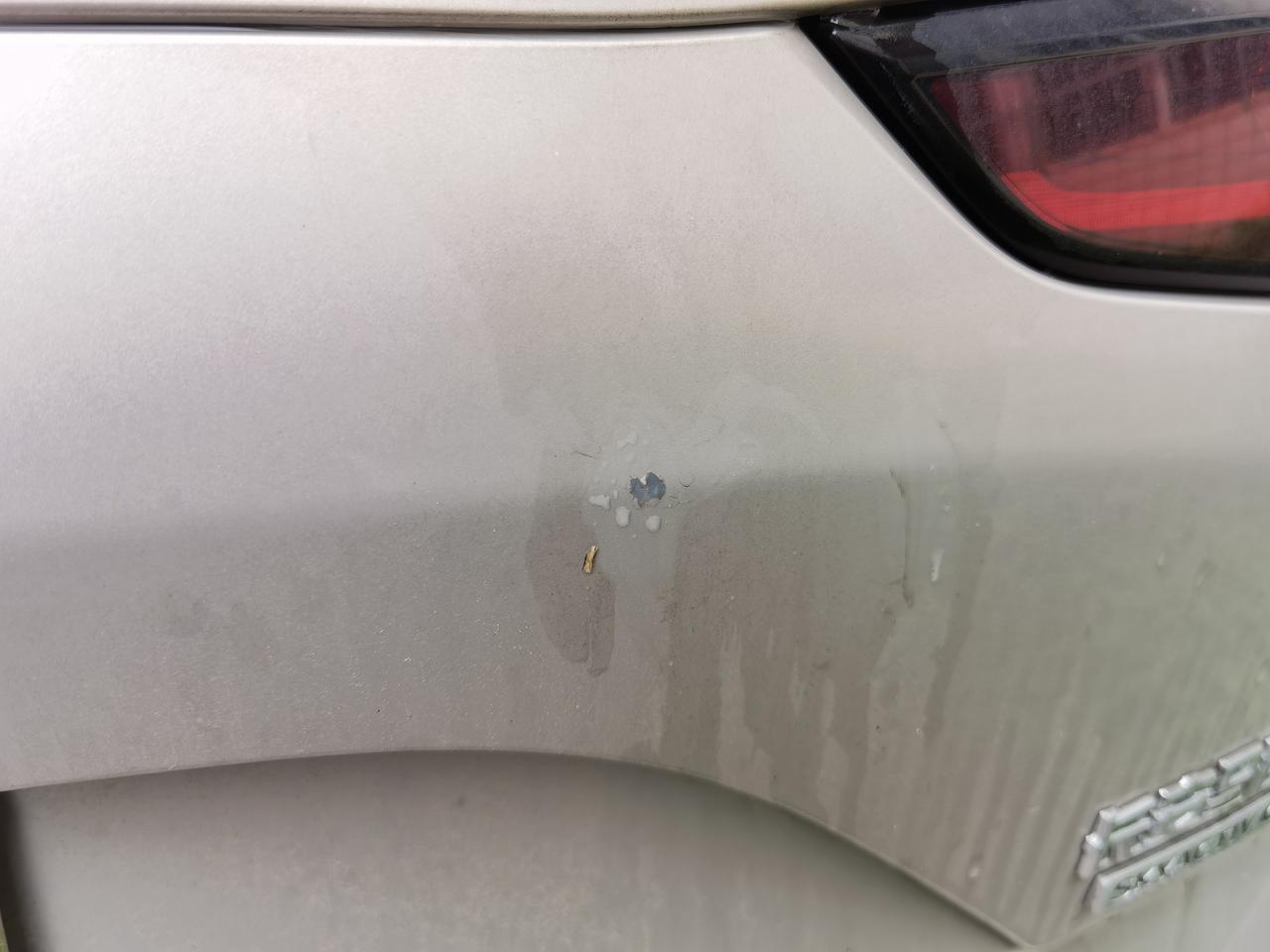 马自达CX-5 车尾门掉了点漆怎么处理啊？