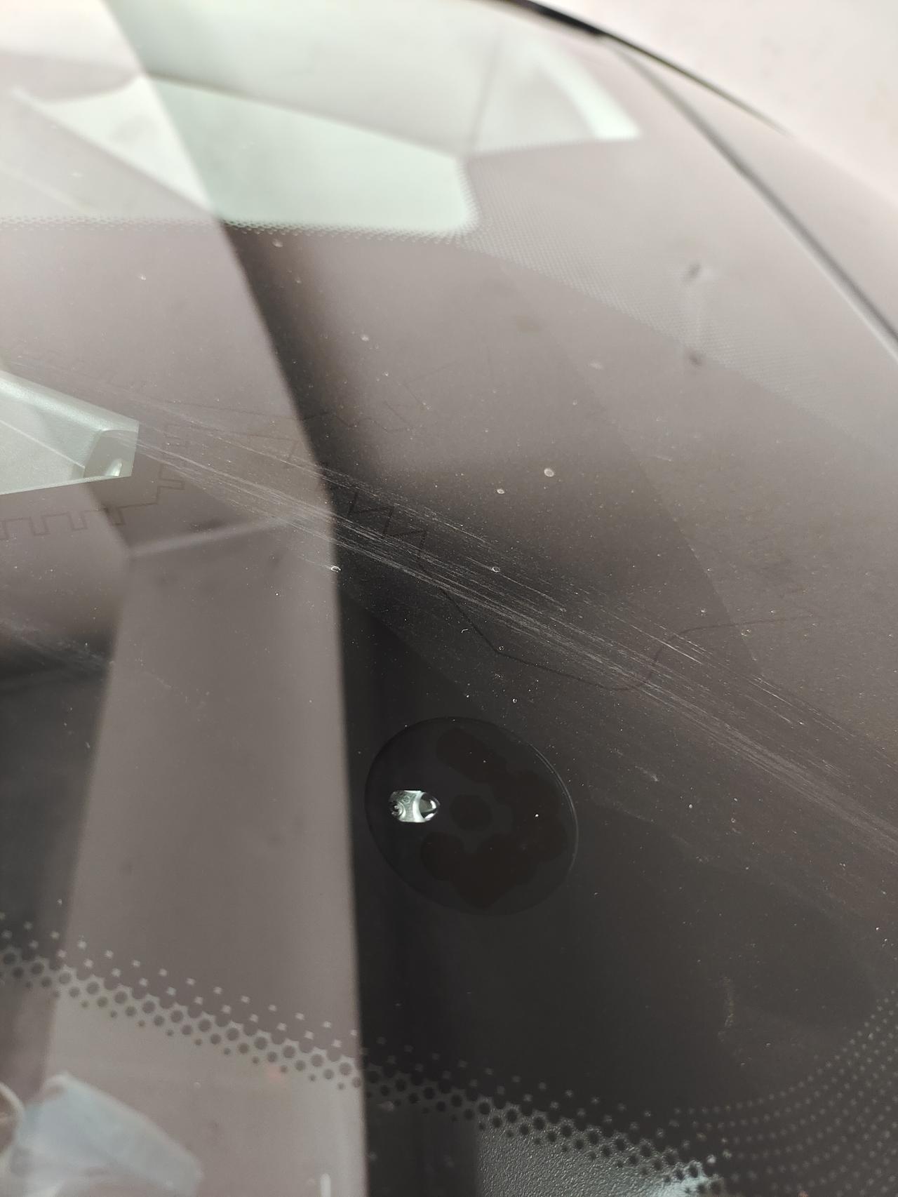福特金牛座 车内后视镜这地方有个水滴，提车时候没注意有没有，一个月了刚发现，怎么能去除掉…