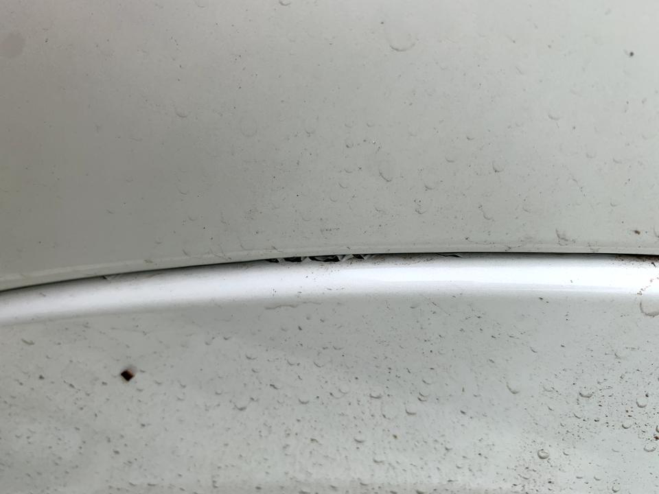 捷途X70 PLUS 车刚买没一个月出现漆起皮是啥情况 这是左前轮部分 右边也有想起皮掉漆的状态