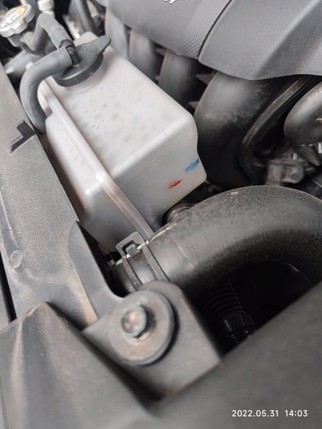 马自达CX-5 车友们帮看下这冷却液液位是正常的吗？怎么那么低？到底了都