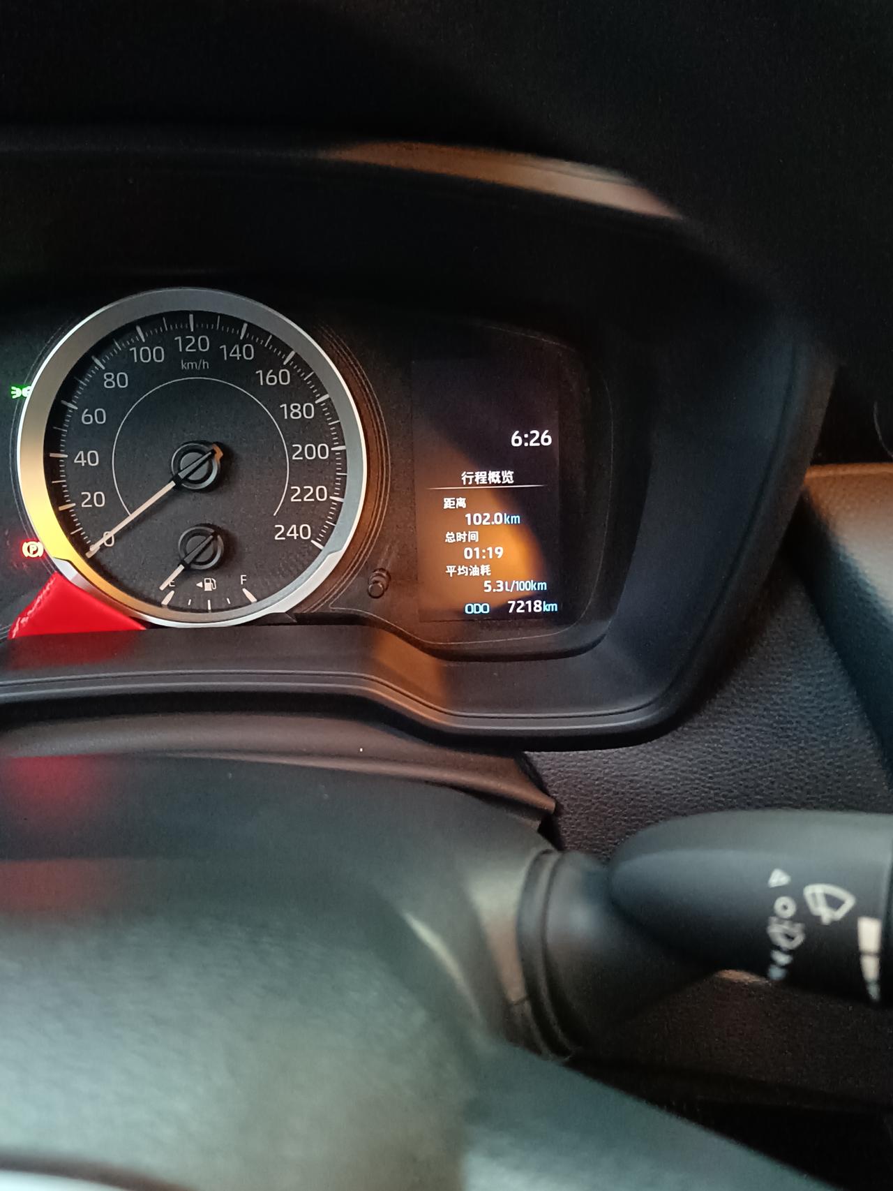 丰田卡罗拉 各位友友去年12月提的1.2T.跑了七千多公里表显平均油耗6.1  跑高速自己一人开空调5.3这油耗正常吗？