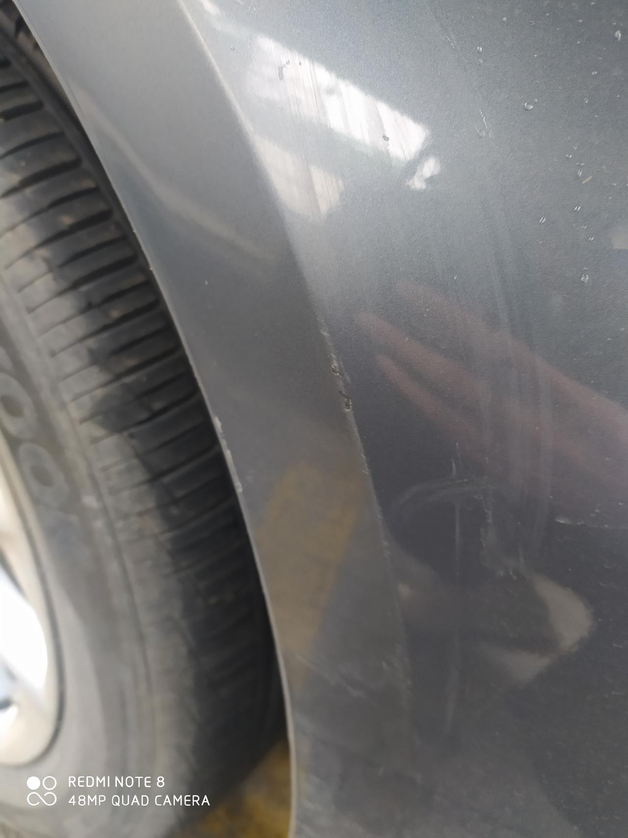 丰田卡罗拉 找不到地方吐槽，今早车被刮了。停在停车场，被前台小刮了。所以，万能的圈友有没有，好的车贴或什么点漆笔推荐