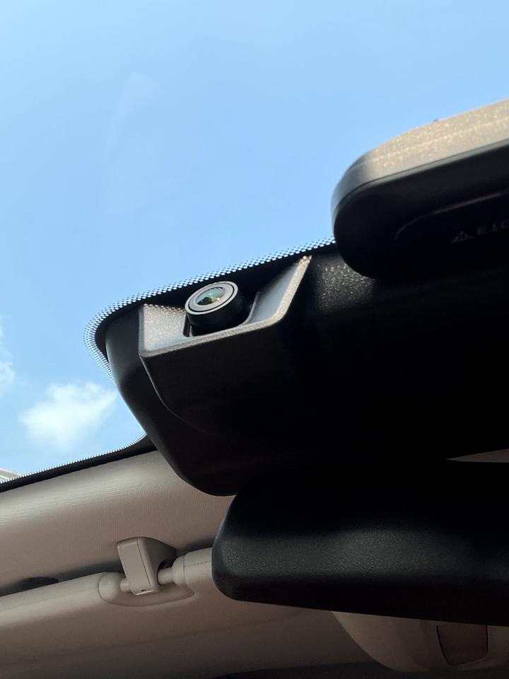 长安UNI-K iDD 有亲知道车内后视镜背后的摄像头是做啥的么？注意！是车内的后视镜的背后，不是流媒体后视镜…行车记录