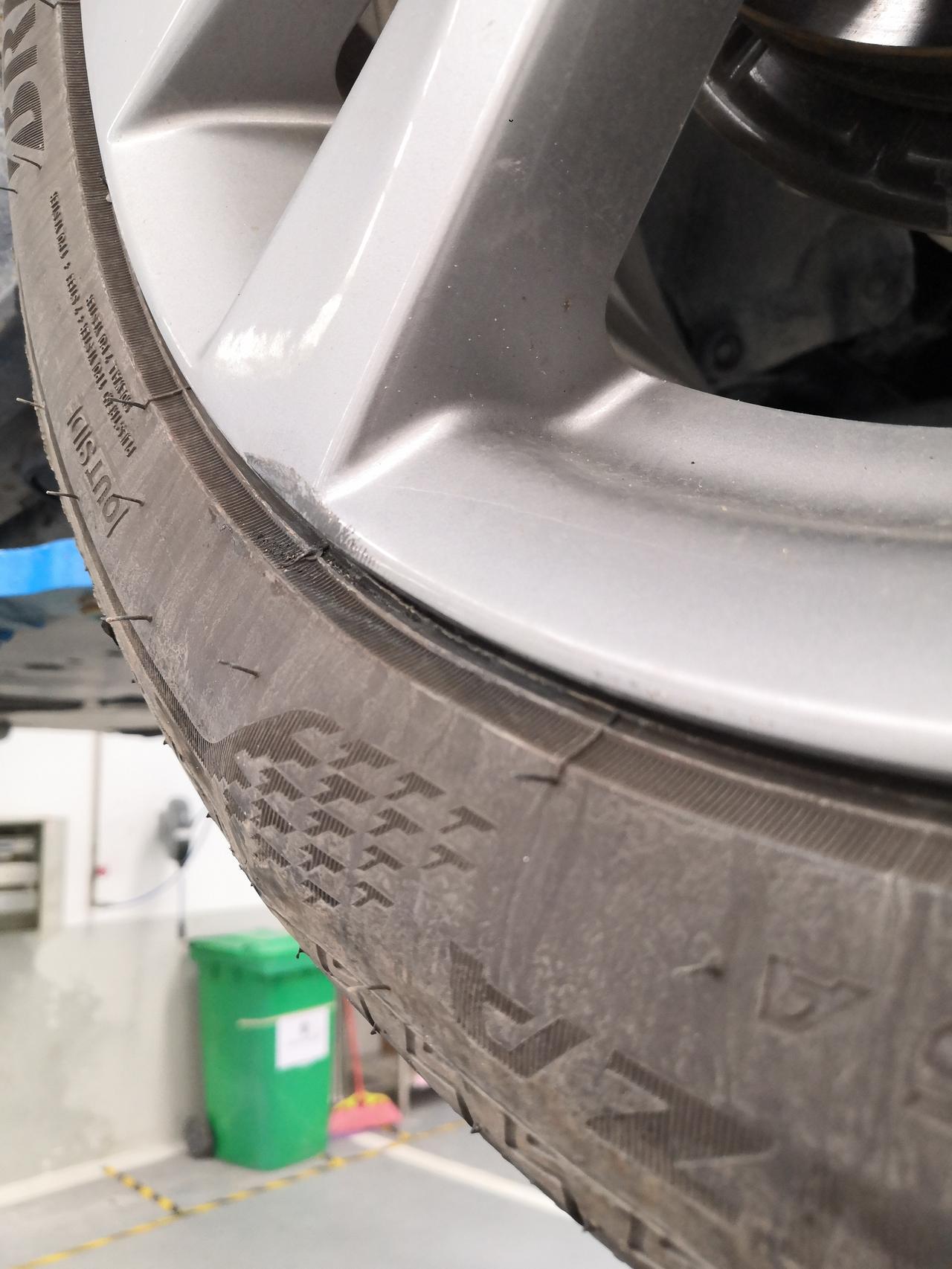 马自达3 昂克赛拉 提车3个月5000多公里保养时才发现 前轮两条胎被干鼓包了1600买了两条原装。是不是开太狠了?还是