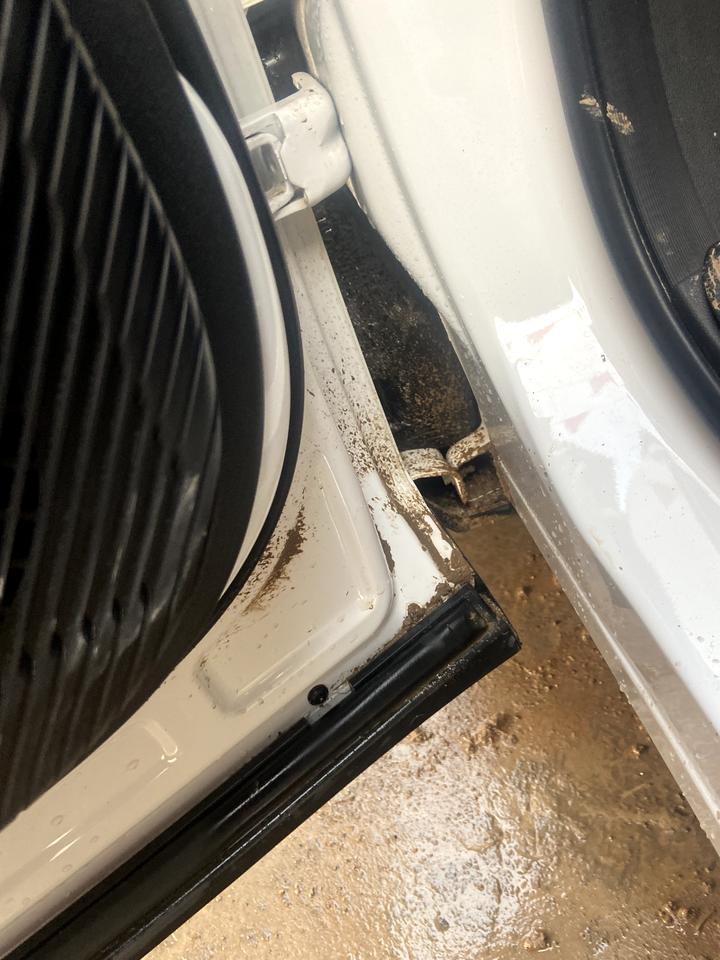 长安CS55 PLUS 每次洗车这里都好多泥  有什么解决方案吗
