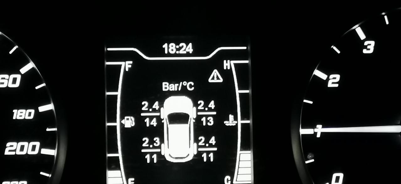 奇瑞瑞虎5x 胎压监测仪表盘上胎压下面数字是温度吗？