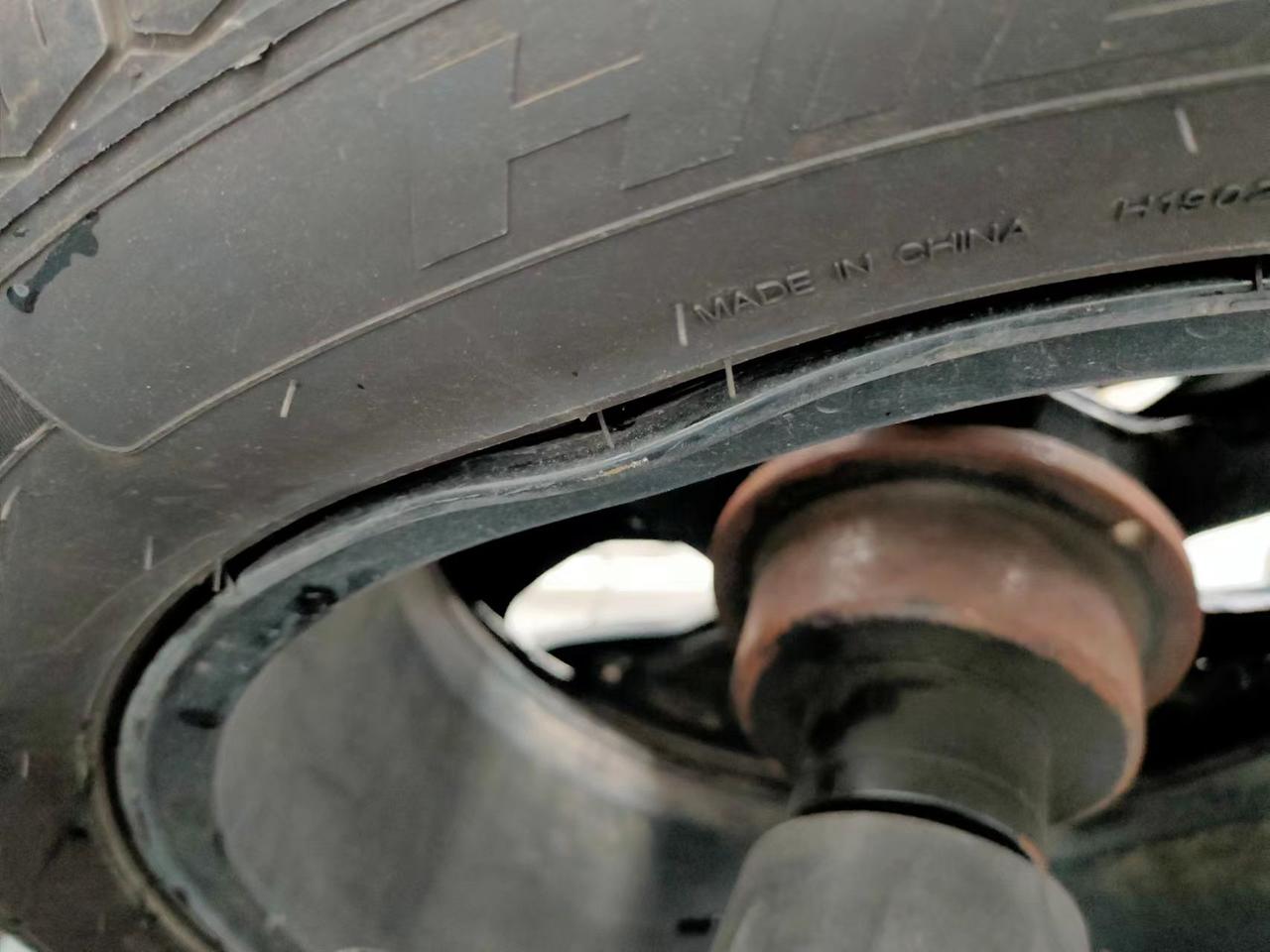 比亚迪宋PLUS DM-i 车胎被扎了，轮毂也变形了，去4S店问换新的一个要1140，去外面修复280一个，有老司机指点
