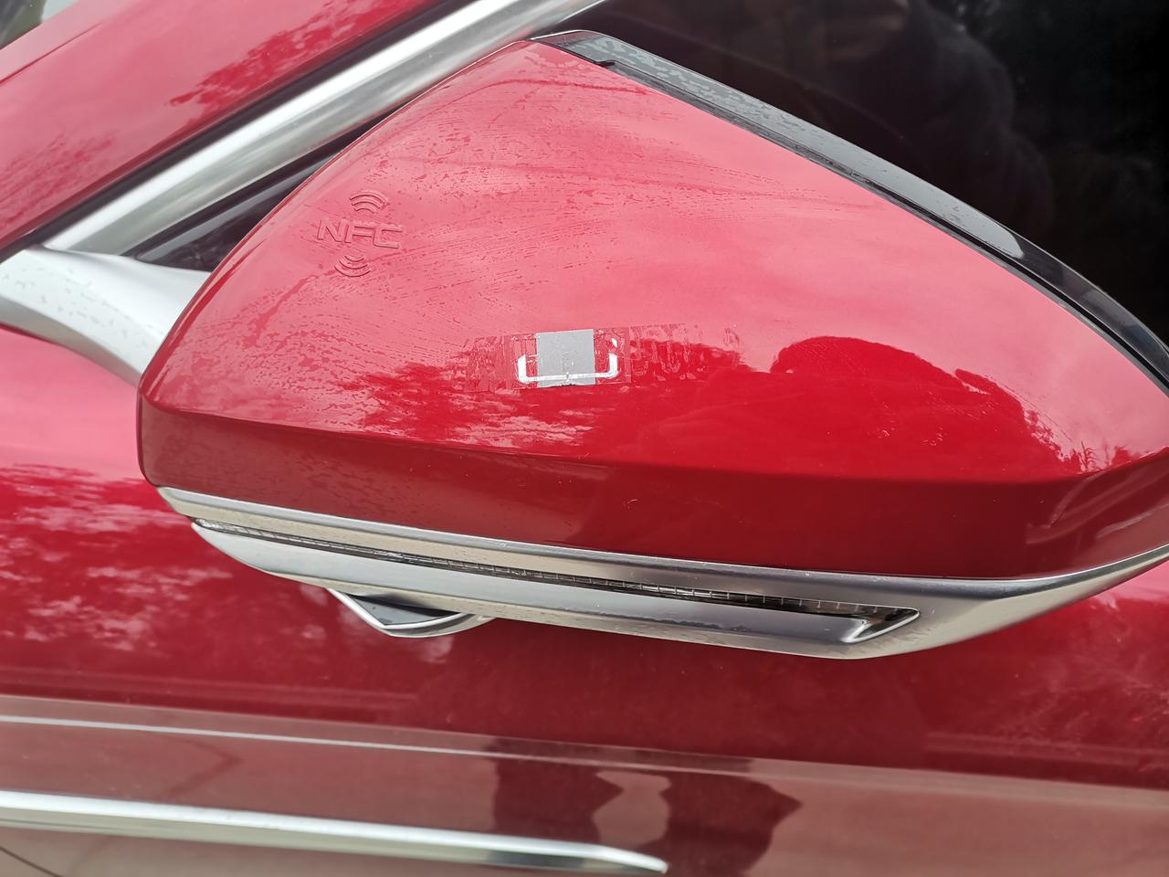 比亚迪汉EV 汉车窗如图这个是贴的啥，想撕点有点难撕