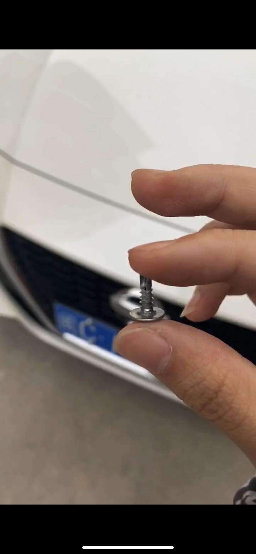 日产天籁 新车前轮扎了一颗指甲盖这么长的螺丝钉，拔掉没有漏气，这有影响吗
