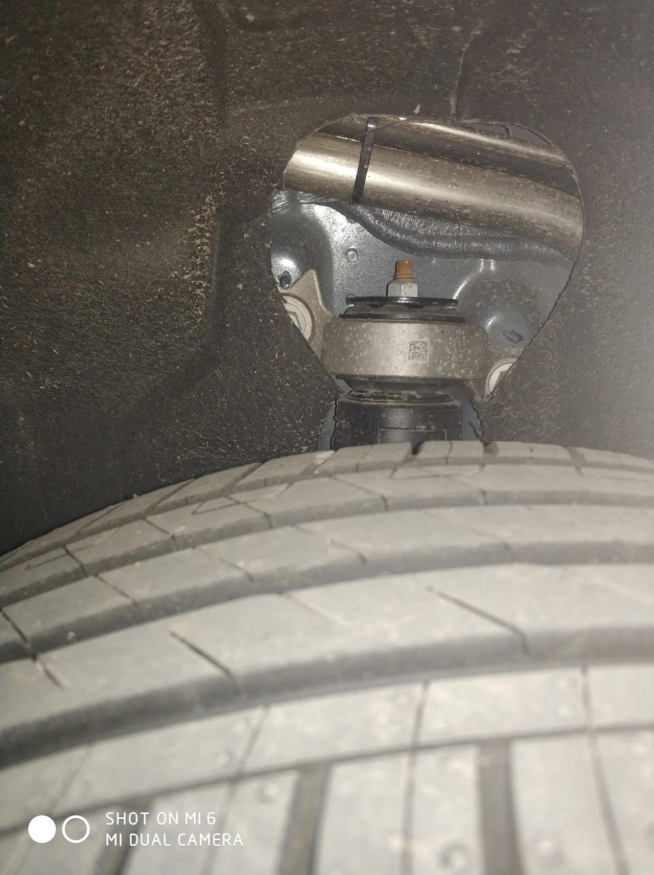 雪佛兰迈锐宝XL 2022款1.5T中配，发现右后轮胎向里看，一个螺杆生锈了，车主的生锈了吗？有影响吗