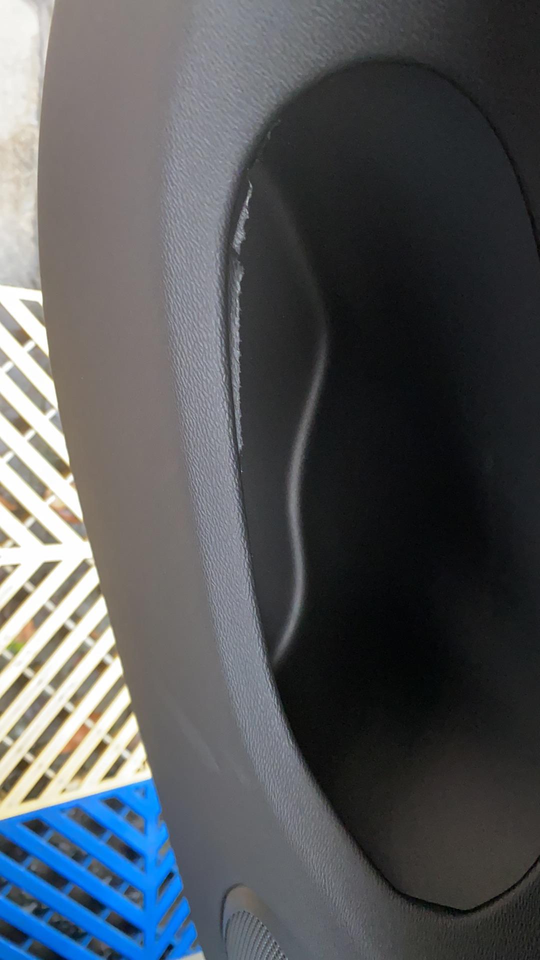 沃尔沃S60 23款s60智远主驾后门把手有皮翘边，有遇到么？怎么修理