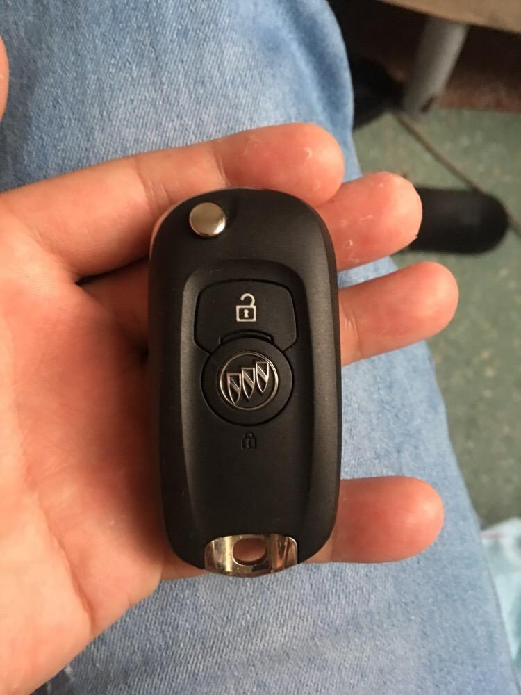 2019年3月 买的 这是昂科拉的钥匙吗 为啥我跟其它车的钥匙不一样  谁能告诉我一下吗 谢谢了?