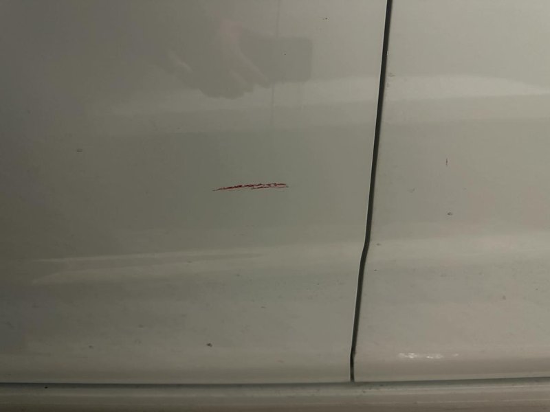 雪佛兰科鲁泽 车门擦了别的车的车漆，这个要处理吗[捂脸]