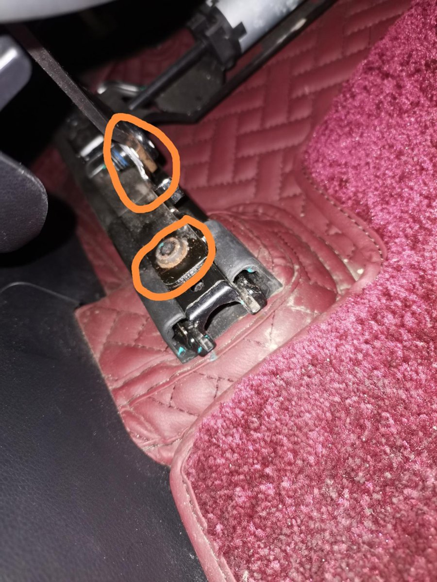 广汽传祺传祺GS4 PLUS ，主驾座椅下面有生锈的地方，这正常吗？需不需要管它
