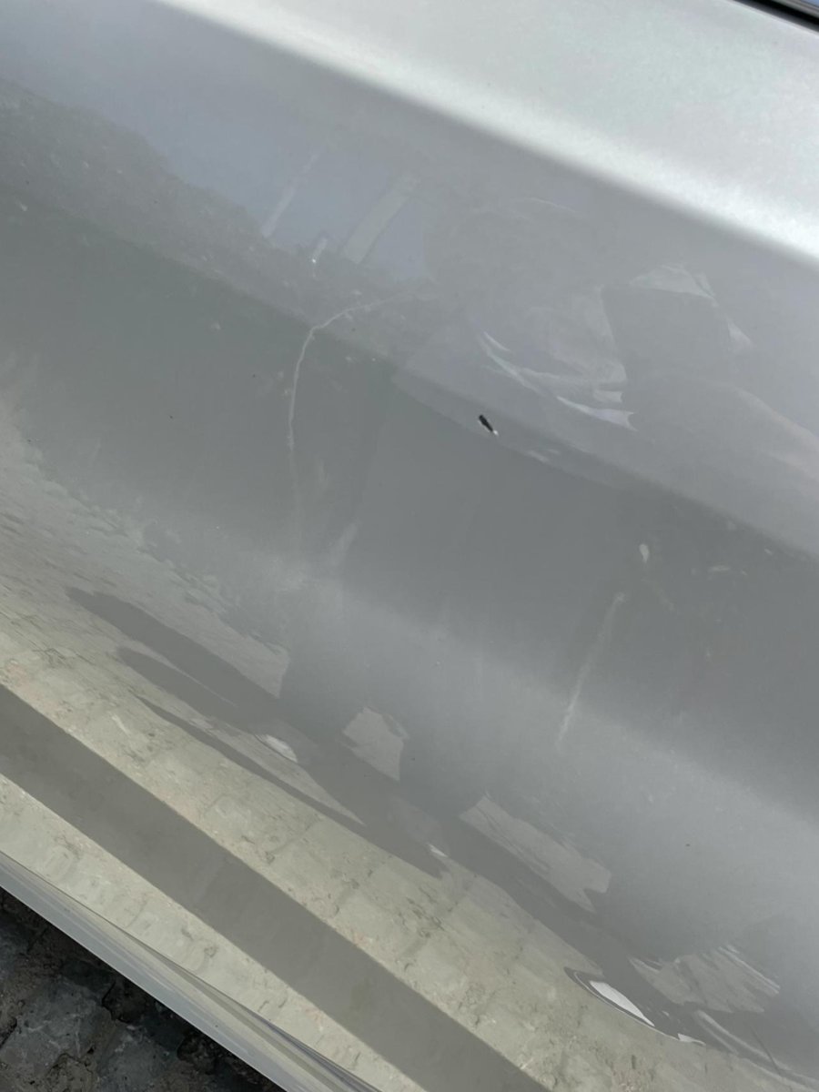 宝马3系 车门上不知道怎么就有块掉漆了，这种需要补漆吗