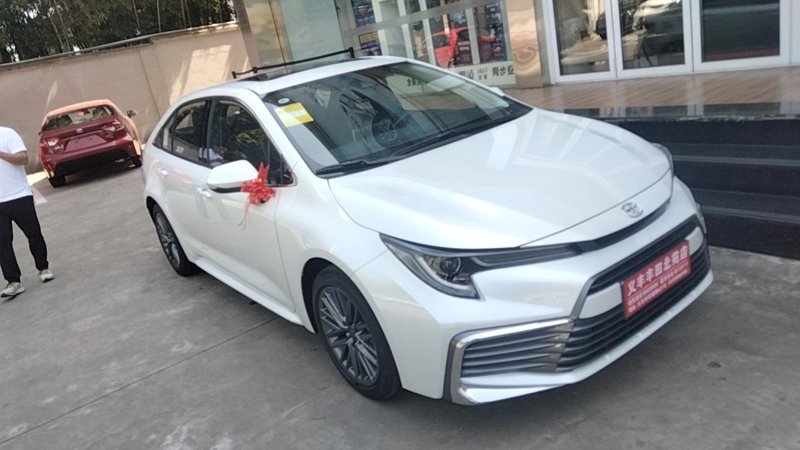 丰田凌尚 金华，购买车型：2023款 2.0L 豪华版白色，购车时间：2023年5月，裸车价：10.98万元，落地价：1