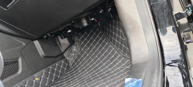 捷途X70 PLUS 提车的时候没注意，有谁知道副驾驶位的仪表台下面难道就是这样的吗？