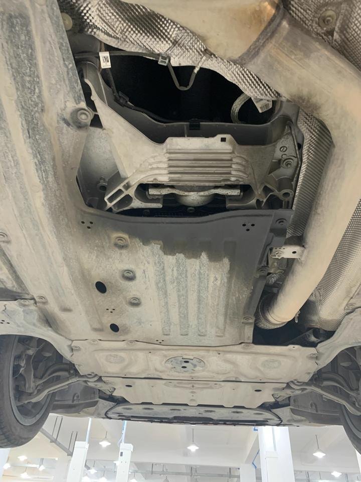 宝马3系2020款，发现变速箱底部有漏油情况。2020年8月提车，开了10个月了，行驶了27000公里了。有没有和我一样