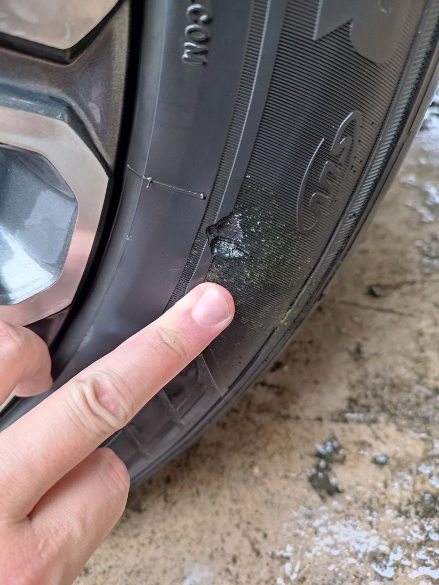 奇瑞瑞虎8 刚才洗车发现轮胎破了个洞，这样还能开吗