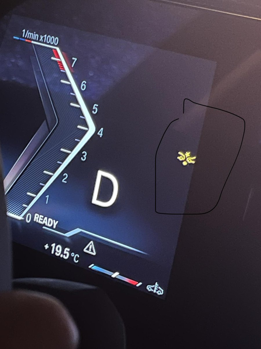 宝马3系 有知道仪表盘上突然出现了两个黄色小车是什么意思吗才有的