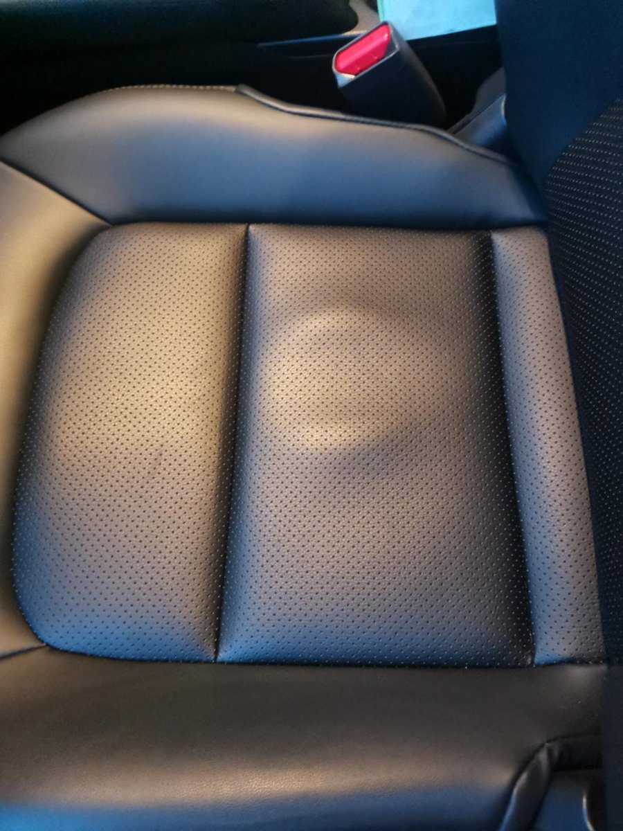 马自达CX-5 2023年12月23号提的CX-5智尚PRO，在店里加装了个皮座椅，现在主驾座椅鼓包，请问各位车友这个是