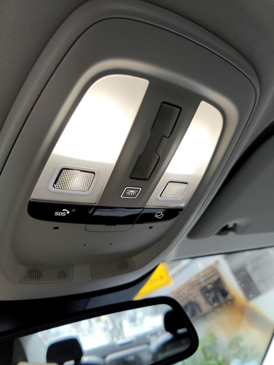 沃尔沃S60 怎么关闭：开门自动开灯这功能 车内灯 24款