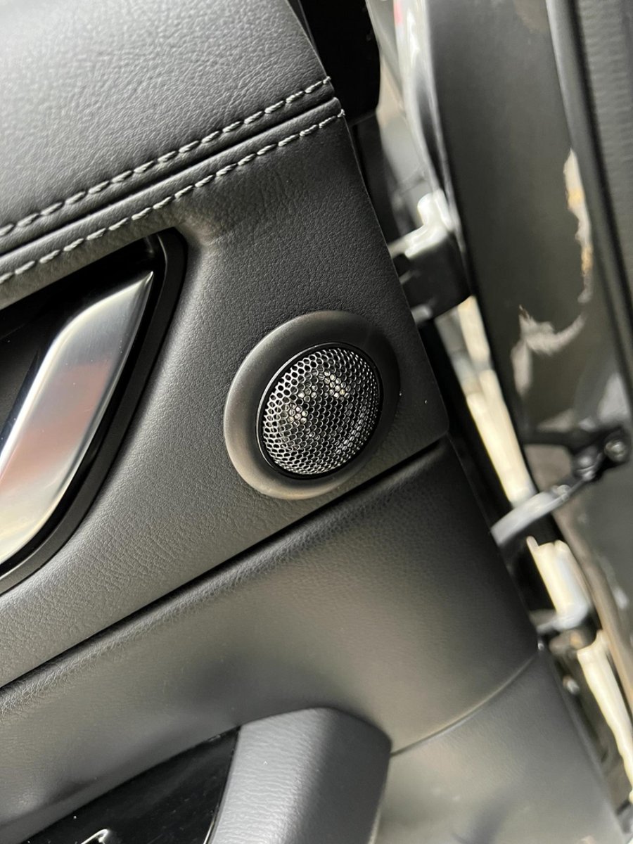 马自达CX-5 关于20款2.5两驱智慧音响疑问，买的二手，中控台和两后门把手旁是自带的音响还是后期改装的？